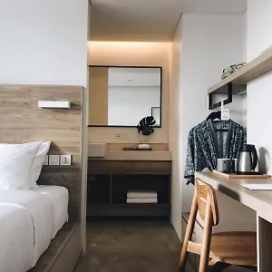 Lloyd's Bali Семиньяк